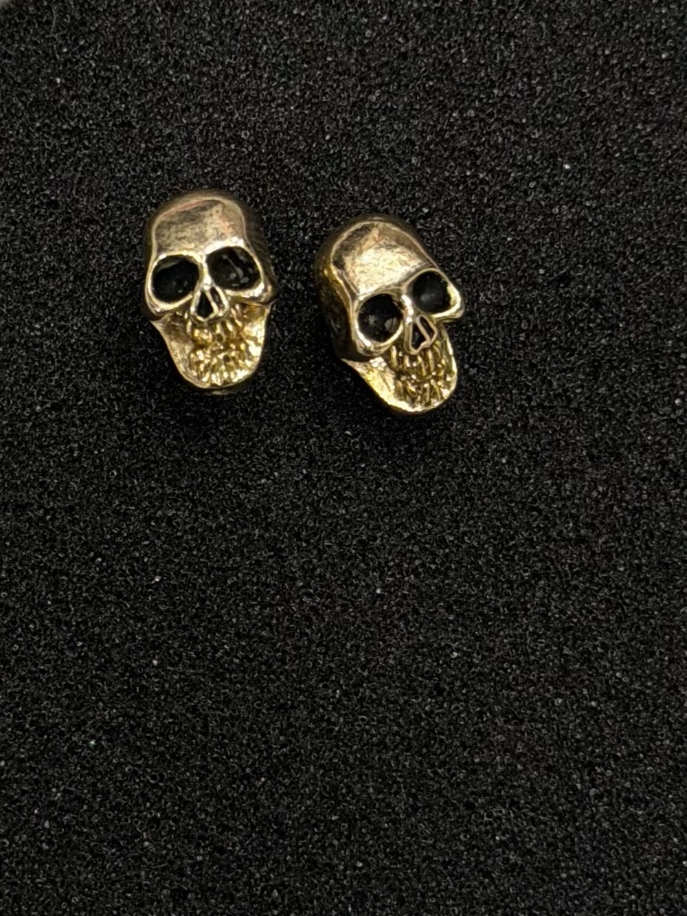Skull stud earrings